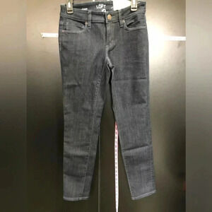 LOFT Curvy Skinny Sits low on waist, 5 pocket, belt loop jeans, black